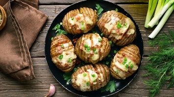 Grillowane ziemniaki z serem i szynką