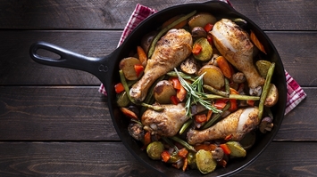 Aromatyczne podudzia z kurczaka z pieczonymi warzywami
