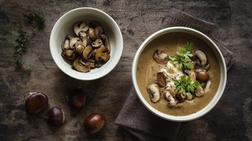 Aromatyczna zupa-krem z grzybów leśnych